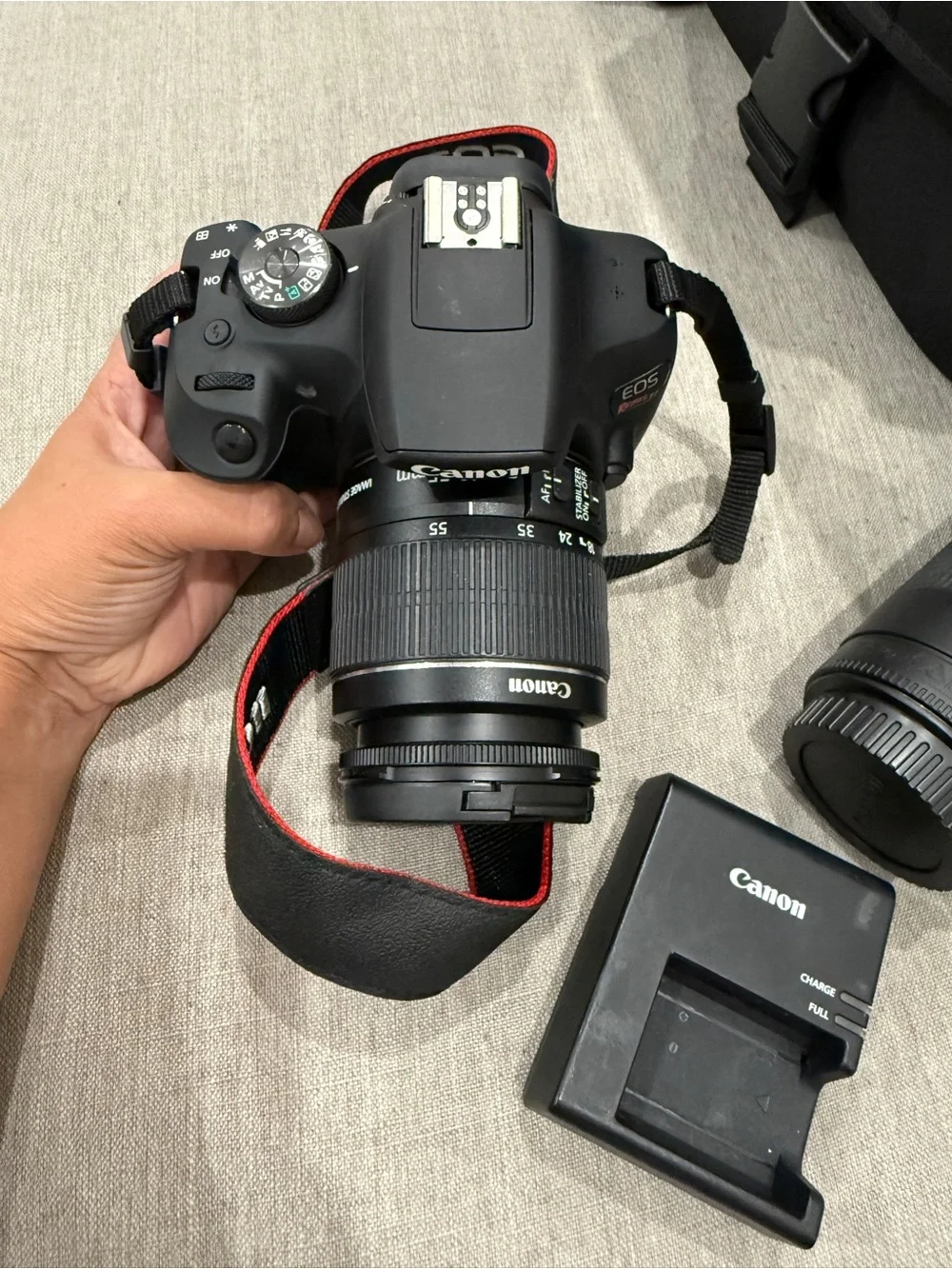 Canon EOS Rebel T6 DSLR Camera Kit in Black